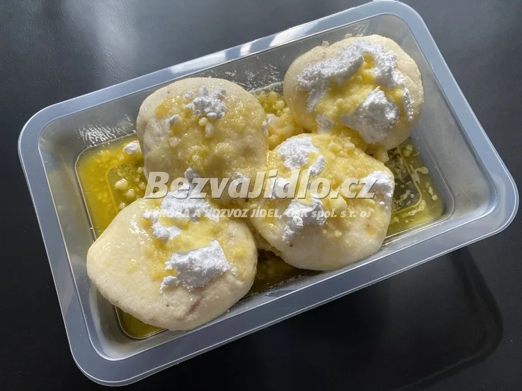 Kynute Ovocne Knedliky Plnene Boruvkami Sypane Cukrem Prelite Maslem