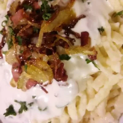 450g Špecle s kuřecím masem v sýrové omáčce