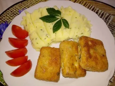 Smažené uzené tofu, bramborová kaše, okurka