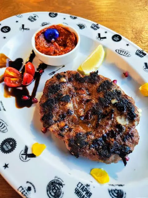 Meal 343 200G Balkanska Pljeskavica Brambory S Cibuli A Slaninou