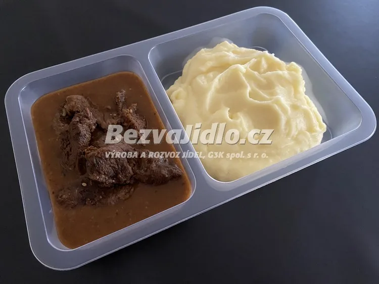 Meal 350 Hovezi Licka Na Korenove Zelenine Cervenem Vine A Bylinkach S Bramborovou Kasi