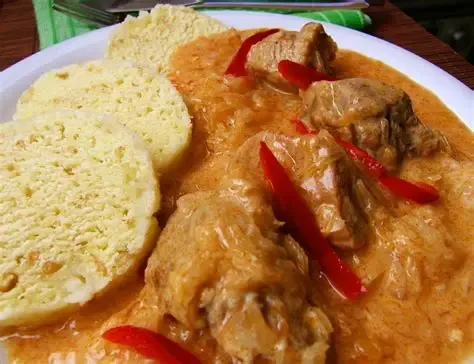 Meal 272 Segedinsky Gulas Special S Kynutym Houskovym Knedlikem