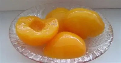 Broskvový kompot
