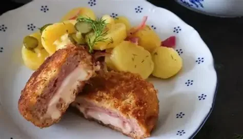 Meal 277 Smazeny Kralovsky Sekany Rizek Plneny Sunkou A Syrem S Varenym Bramborem M M A Tatarskou Omackou