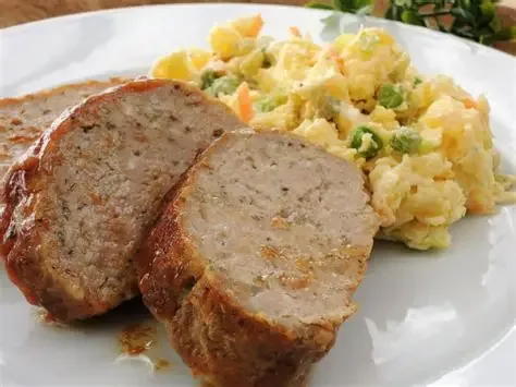 Meal 288 Domaci Sekana Se Smazenou Cibulkou A Syrem S Jemnym Bramborovym Salatem