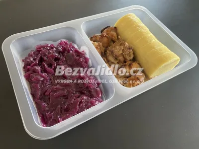 Kuřecí výpečky, s bramborovým knedlíkem a červeným zelím
