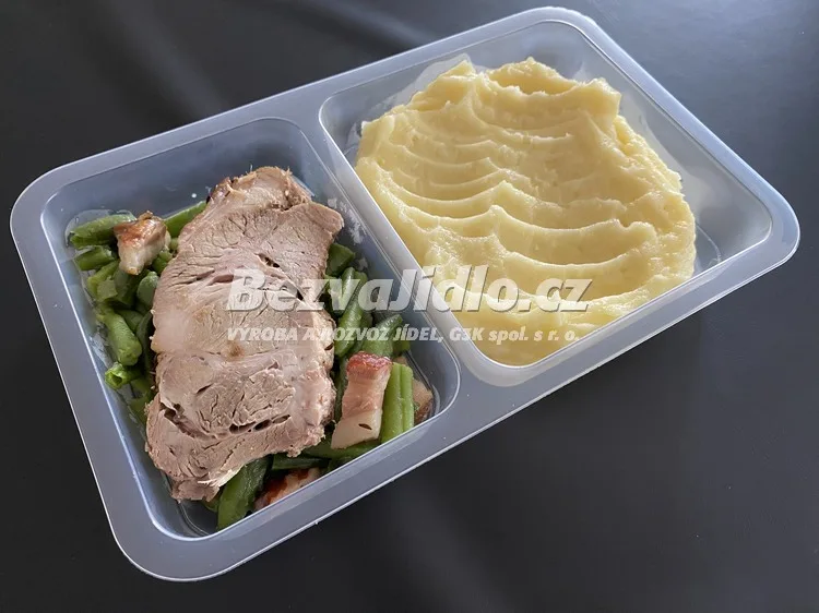 Meal 339 Pecena Veprova Krkovice Na Restovanych Fazolkach Se Slaninou S Bramborovou Kasi