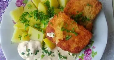 Smažené sýrové duo (gouda, eidam), s vařeným bramborem m.m. a tatarskou omáčkou