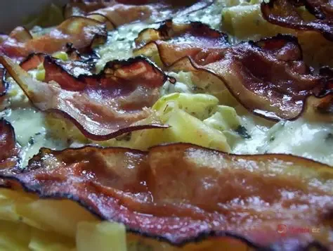 Meal 362 450G Zapecene Testoviny S Veprovym Masem Slaninou Zampiony A Syrem Zelny Salat