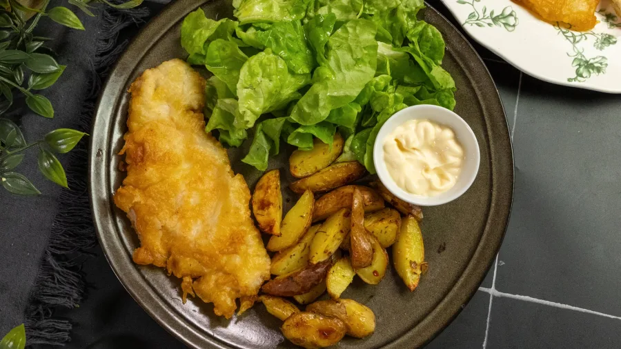 Meal 373 Smazena Kureci Prsa V Syrovem Kabate S Opecenym Bramborem A Tatarskou Omackou