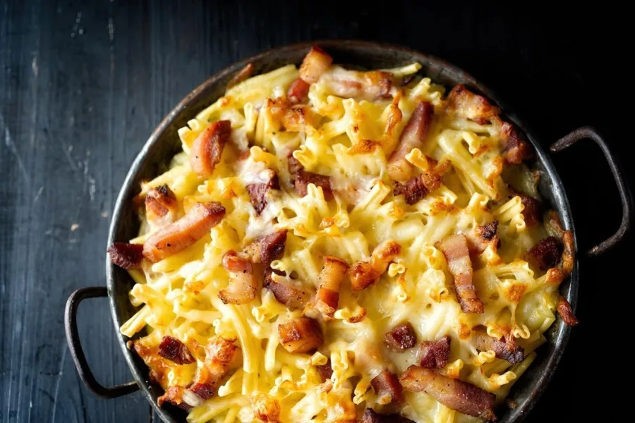 Meal 377 Zapecene Farfalle S Kurecim Masem Listovym Spenatem Mozzarellou A Parmazanem S Hellmans Salatem Z Cerveneho Zeli