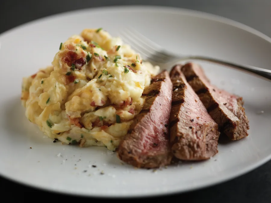 Meal 390 Prirodni Biftecky Se Sunkou A Mandlemi S Mackanym Bramborem S Maslem A Petrzelkou
