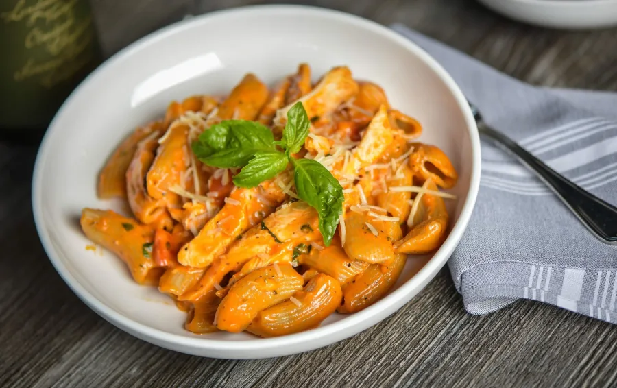 Meal 393 Penne S Omackou Z Maslove Dyne S Kurecim Masem A Prazenymi Seminky Z