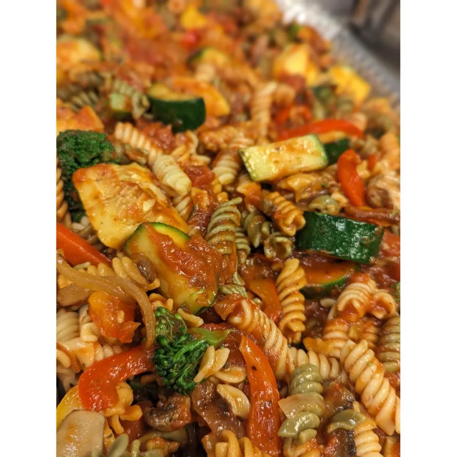 Meal 402 450G Zapecene Testoviny S Kurecim Masem A Zeleninou Romanesco Sypane Syrem