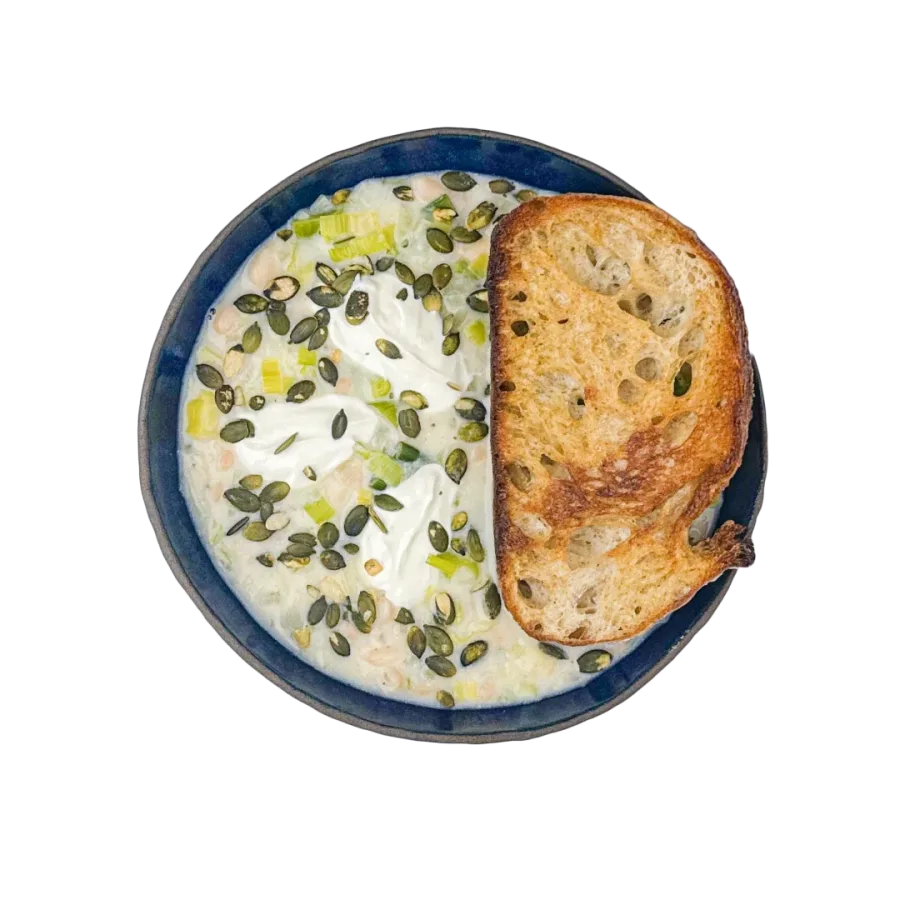Meal 404 200G Dusene Duo Fazolky V Besamelu Varene Vejce Kvaskovy Chleb