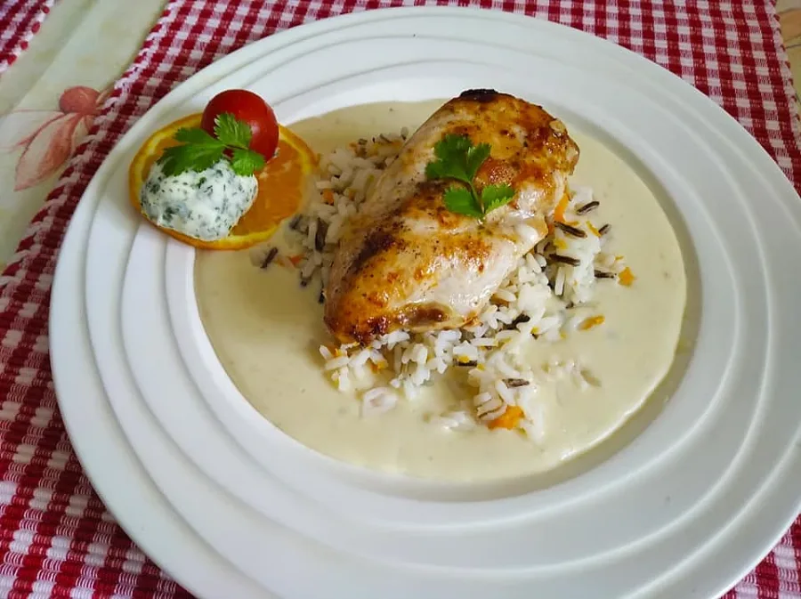Meal 425 Filirovane Kureci Prsicko S Cesnekovo Parmazanovou Omackou S Jasminovou Ryzi