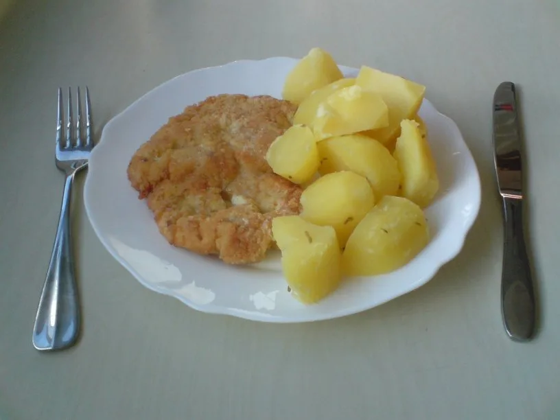 Meal 441 Smazeny Kureci Stehenni Rizek 150G S Varenym Bramborem M M A Tatarskou Omackou