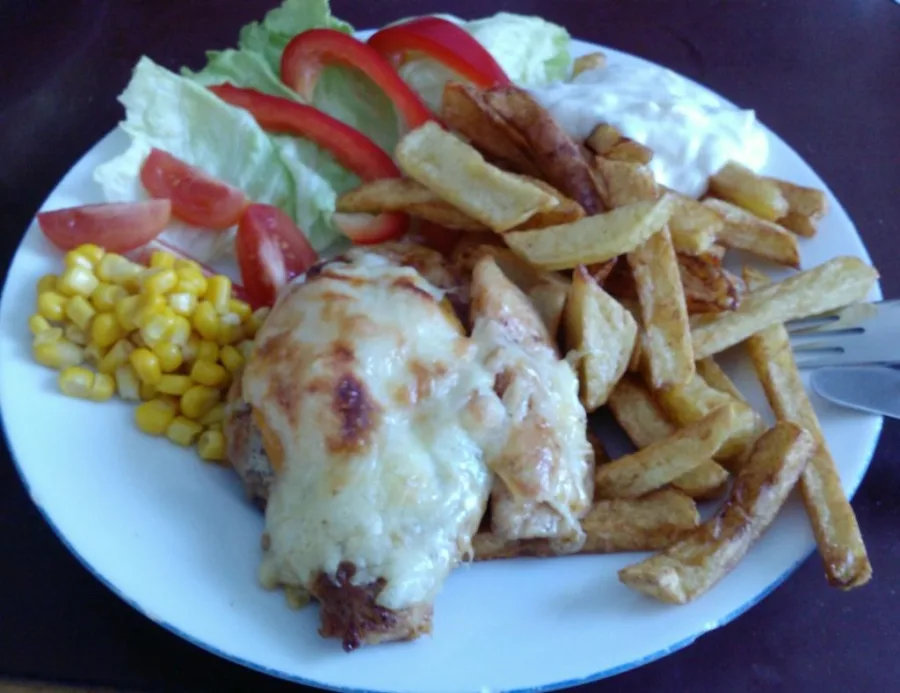 Meal 449 200G Kureci Prsa Zapecena Se Sunkou A Syrem Hranolky Nase Tatarka