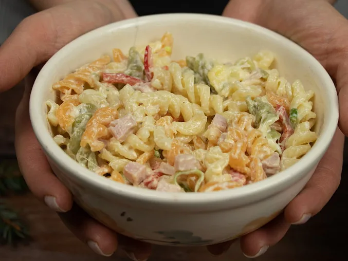 Meal 452 450G Testovinovy Salat Se Zeleninou A Hermelinovymi Nugetkami