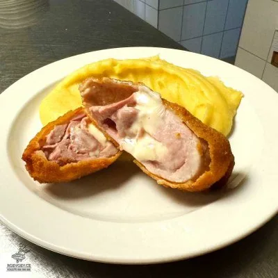 Meal 457 200G Smazena Veprova Kapsa S Olomouckym Syreckem A Slaninou Bramborova Kase