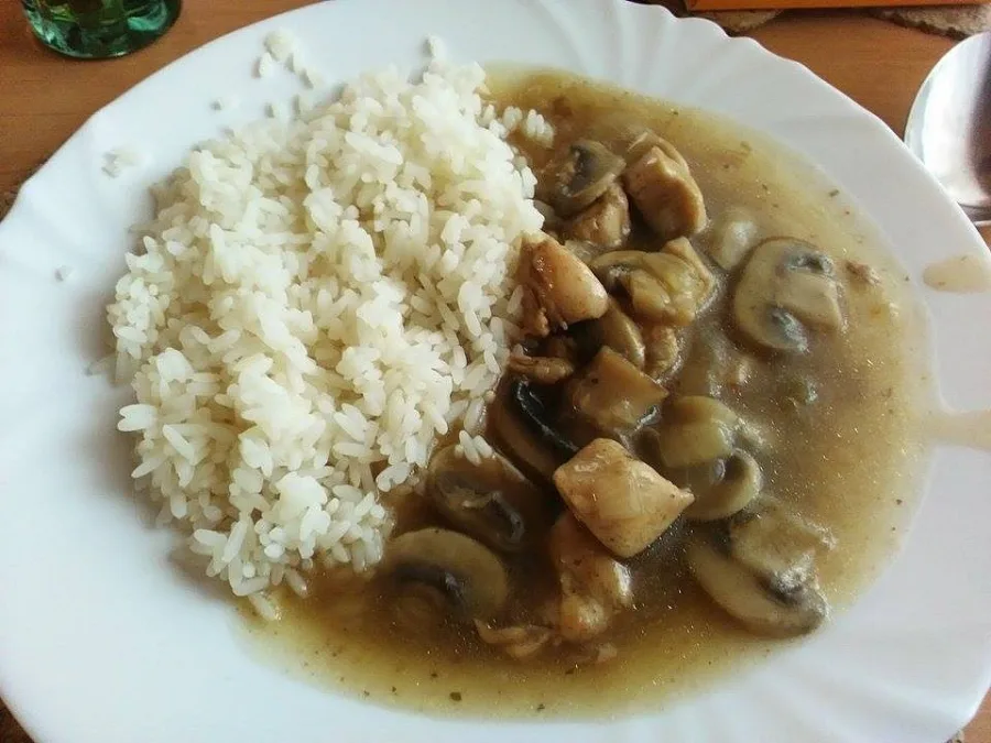 Meal 458 200G Kureci Nudlicky Na Zampionech Ryze