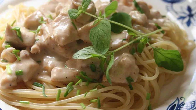 Meal 466 450G Spagety S Kurecim Masem A Smetanovo Syrovou Omackou
