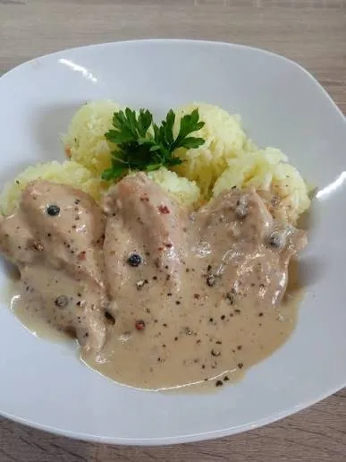 Meal 481 Kureci Steak S Peprovou Omackou A Divokou Ryzi