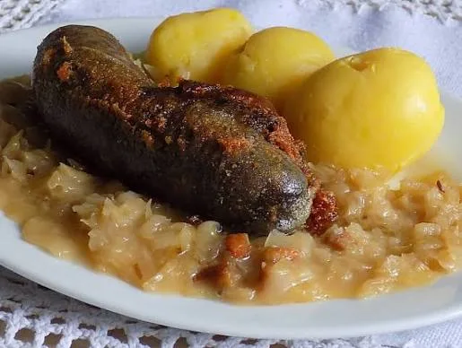 Meal 483 Pecena Kralovska Jitrnice 150G S Varenym Bramborem Se Zelim A Smazenou Cibulkou