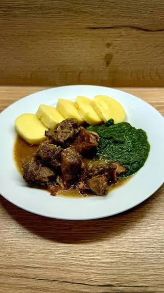 Meal 94 200G Veprova Plec Po Selsku Spenat Nas Bramborovy Knedlik