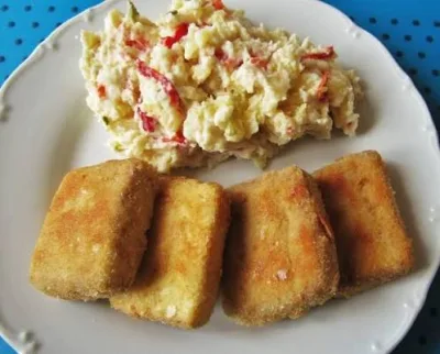 Smažené tofu s naším bramborovým salátem