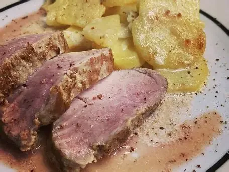 Meal 538 Veprova Panenka Na Cervenem Pepri S Bramborovym Gratinem