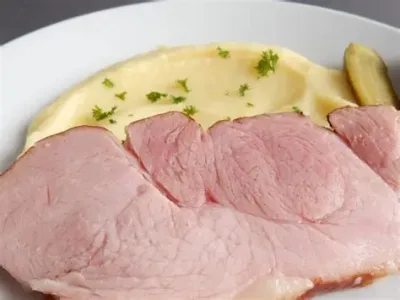 Uzená krkovice (150g), s bramborovou kaší m.m.