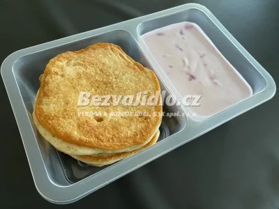 Domácí Krkonošské lívance se šlehaným tvarohem s borůvkami