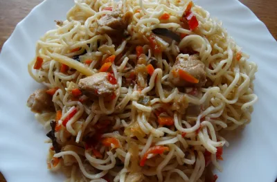 450g Čínské nudle s kuřecím masem a zeleninou