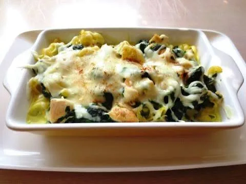 Meal 156 Zapecene Fusilli S Kurecim Masem Listovym Spenatem Smetanou A Mozzarellou S Parmazanem S Mrkvovym Salatem