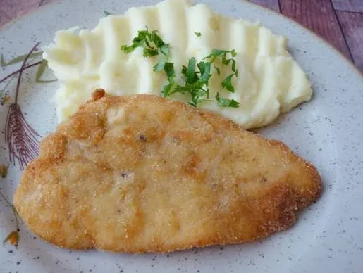 Meal 596 200G Smazeny Kureci Rizek S Bramborovou Kasi A