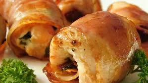 Meal 599 200G Prirodni Kureci Zavitek S Anglickou Slaninou Goudou A Susenymi Rajcaty Brambor Nase Tatarka