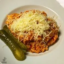 450g Srbské rizoto sypané sýrem, okurka