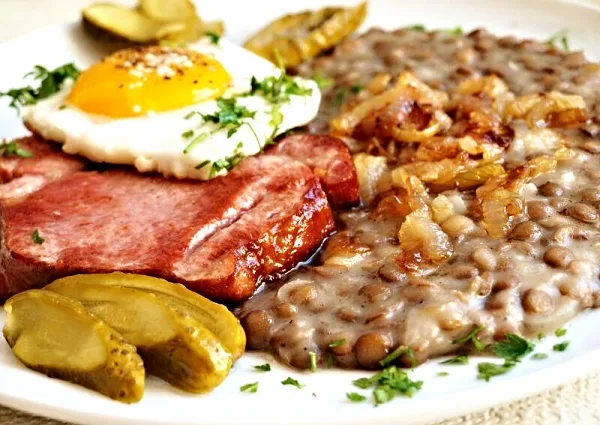 Meal 606 200G Uzene Maso Cocka Na Kyselo Sazene Vejce Okurka Cibulka