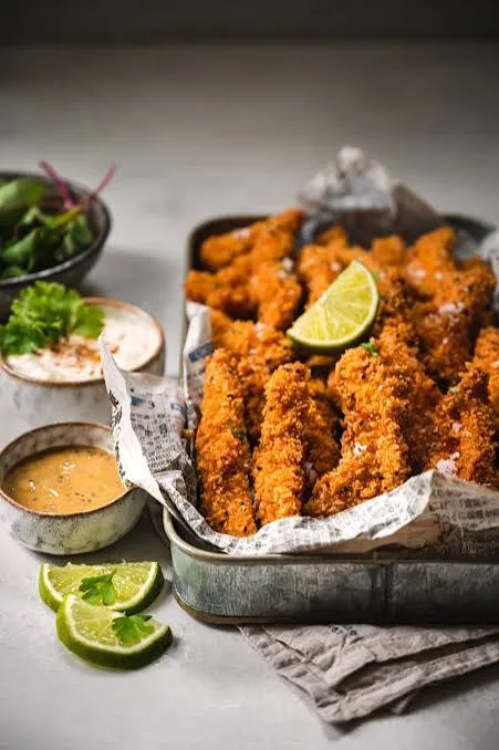 Meal 663 Kureci Stripsy Smazene V Panko Strouhance S Varenym Bramborem A Tatarskou Omackou