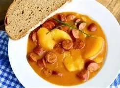 Meal 679 450G Bramborovy Gulas S Pikantni Klobasou Chleb