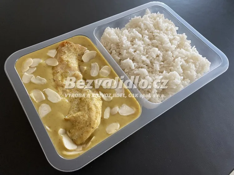 Meal 750 Kureci Prsicka Na Kari A Mandlich S Jasminovou Ryzi