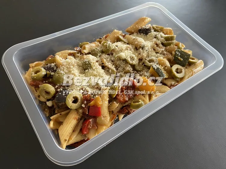 Meal 752 Talske Penne S Cuketou Zeleninou Susenymi Rajcaty Olivami A Slunecnicovymi Seminky Sypane Parmazanem Z