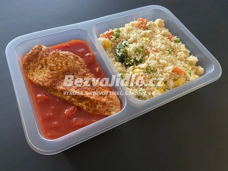 Meal 806 Platek Z Pecenych Krutich Prsou V Omacce Z Cerstvych Rajcat S Bylinkami Se Zeleninovym Kuskusem Z