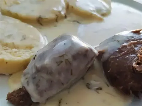 Meal 820 Koprova Omacka Hovezi Maso Vejce Houskovy Knedlik