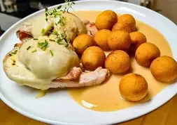 Meal 823 Kureci Prsa S Broskvi Sunkou A Syrem Smazene Krokety